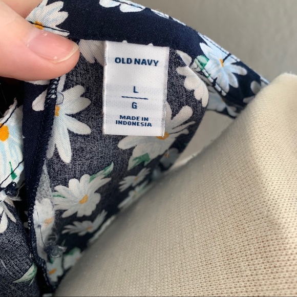 Floral daisy sleeveless top - Picture 3 of 3